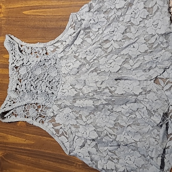 Abercrombie and fitch small lace tank top gray with open back small - Picture 3 of 4
